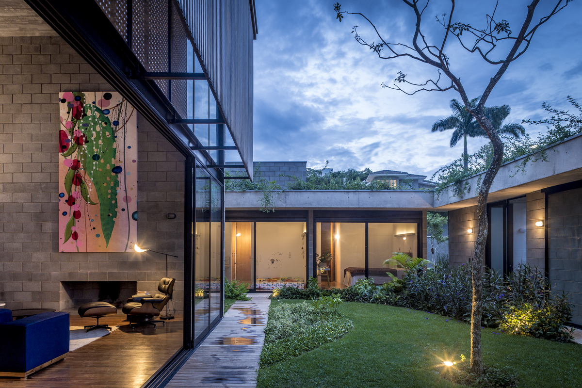 Courtyard House for Two Boys – Vinhedo, Brazil — image 11