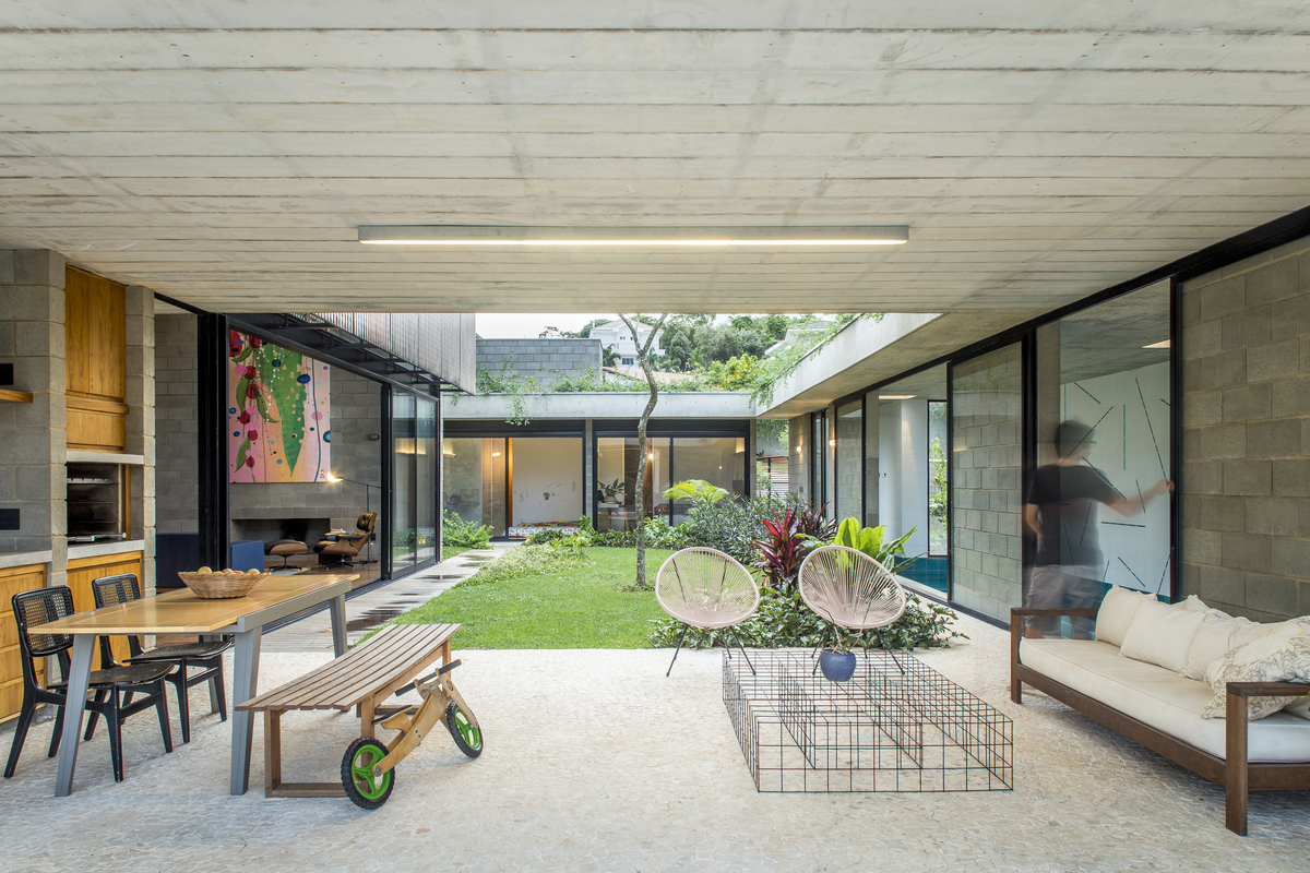 Courtyard House for Two Boys – Vinhedo, Brazil — image 10
