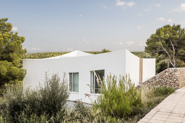Curved House – Minorca, Spain
