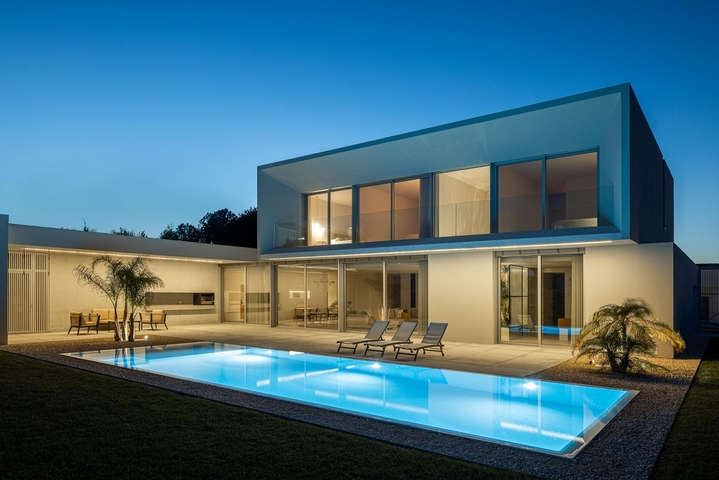 Minimalist White House – Braga, Portugal