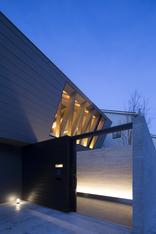 Wrap House – Matsuyama, Japan